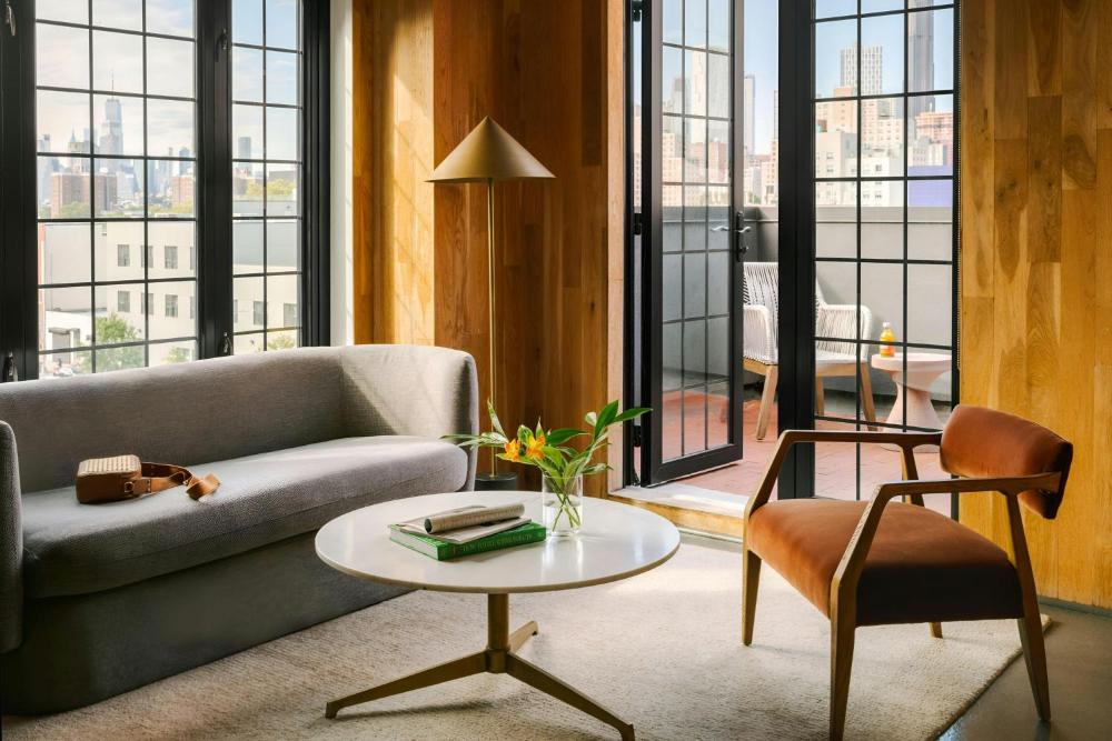 King Superior Suite with Terrace - City View interior